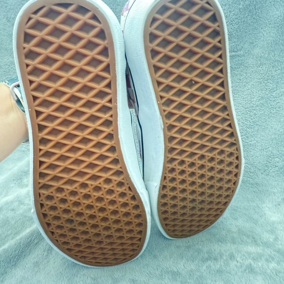 “SIZE 5.5 MENS” SIZE 7 WOMENS” Canvas Sneakers Lightweight & Breathable Classic - Picture 4 of 4